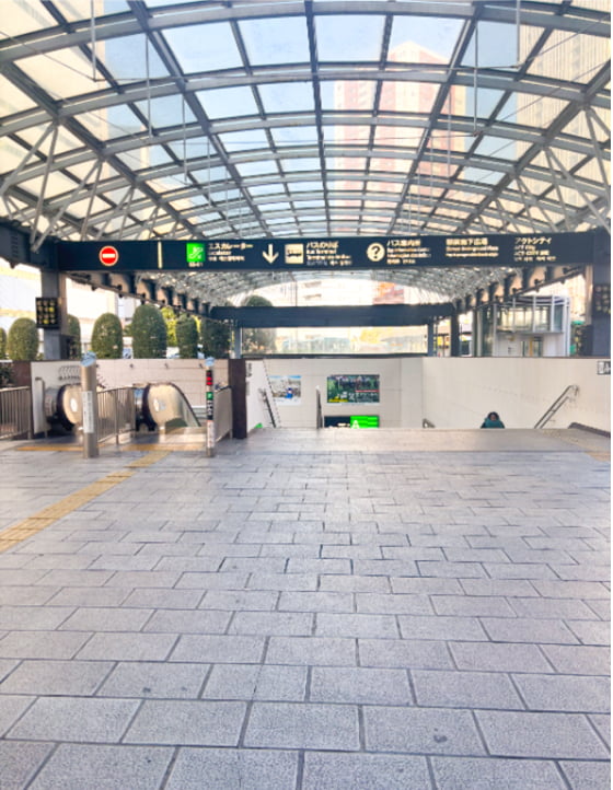 浜浜松駅北口方面の地下へ進む階段