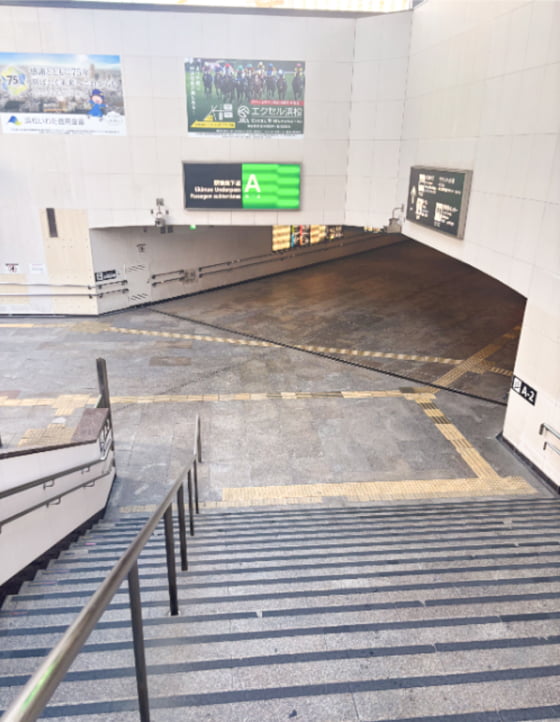 バスターミナルへ向かう通路